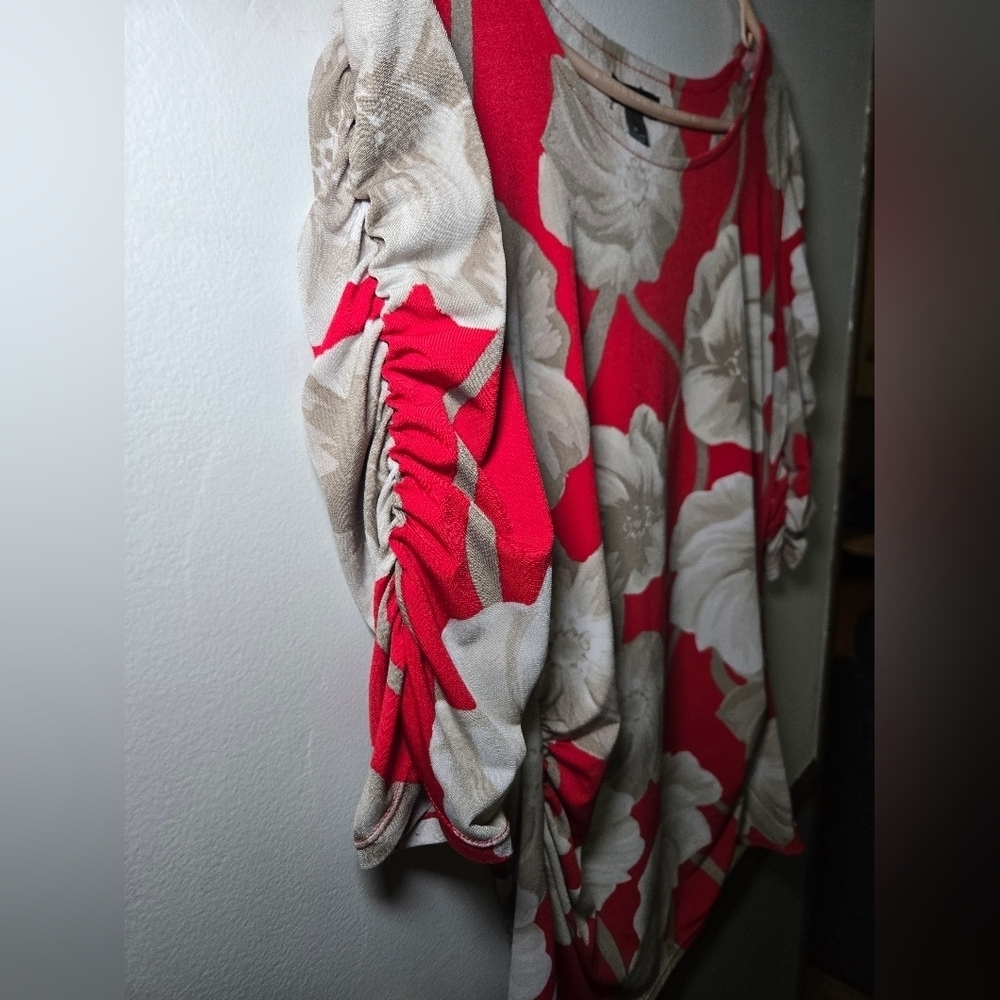 Alfani Womens Top Medium Red Floral Blouse Rushed 3/4 Length Sleeves - Picture 6 of 6